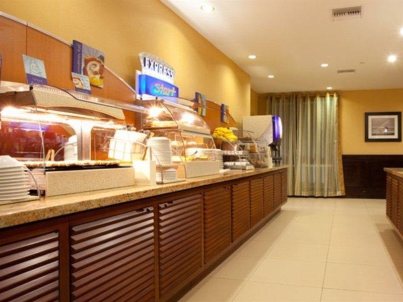 Holiday Inn Express Jacksonville Beach By Ihg Buitenkant foto